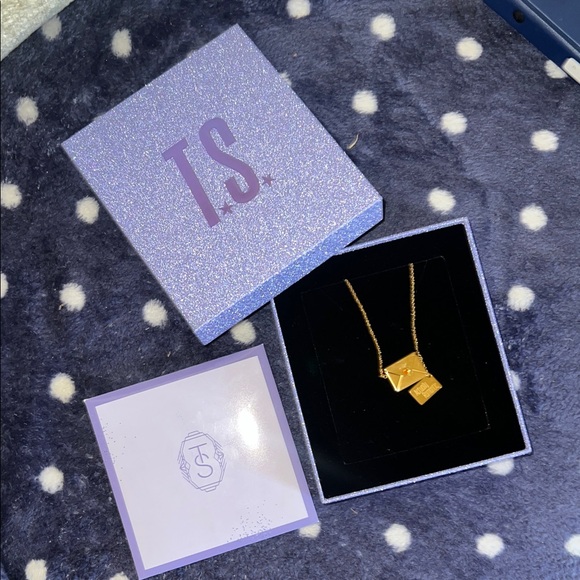 The Life of a Showgirl Cardigan + CD/Necklace SE - Picture 4 of 6